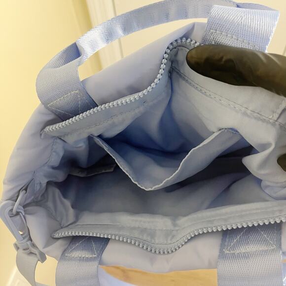 Old Navy Puff Active Tote Blue New Crossbody - Picture 4 of 6